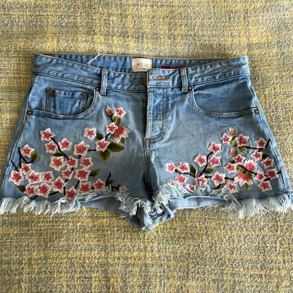 ao la Pants - Alice + Olivia AO.LA shorts in perfect condition